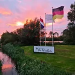520 Op Recreatiepark De Wielen Chalet